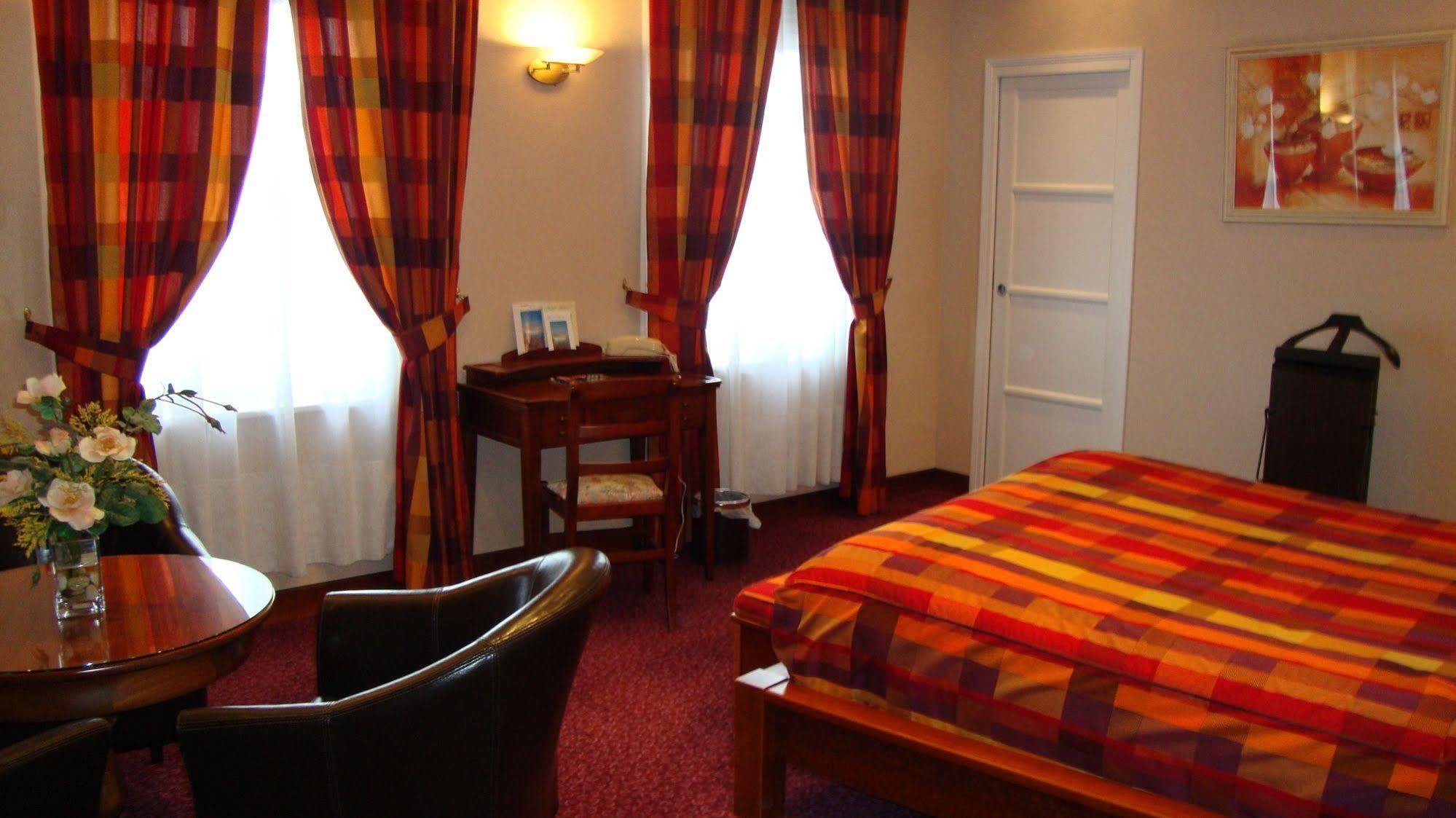 Logis Hotel Borel Дюнкерк Экстерьер фото